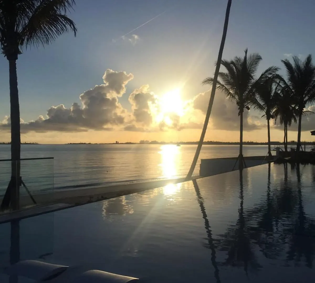 Casa de Férias 2 Bed Condo At One Cable Beach With Balcony Nassau